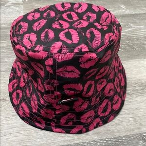 Betsey Johnson Luv Betsey Black and Pink Lip Print Bucket Hat